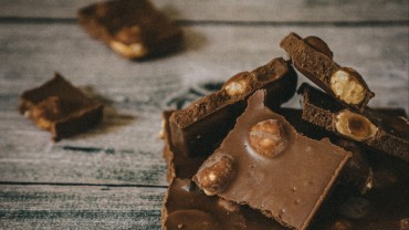chocolate_nuts_sweetness_187604_3840x2160