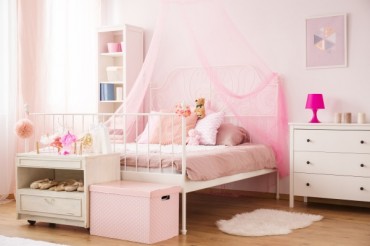 cozy-child-bedroom-in-pink-PJCFF6D